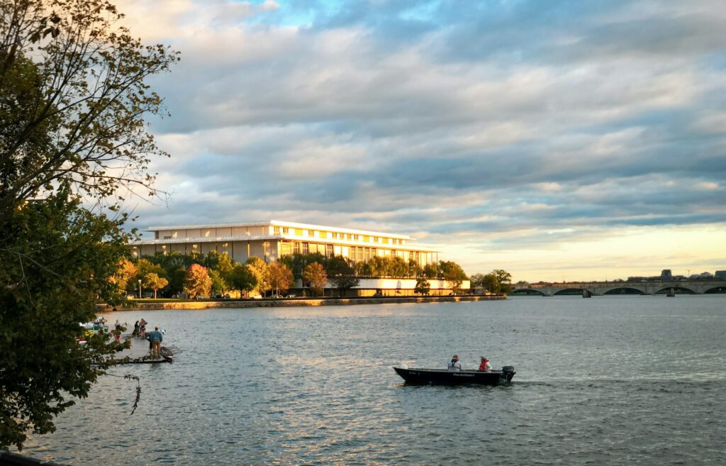 potomac river as a venue for kayak team building in washington dc